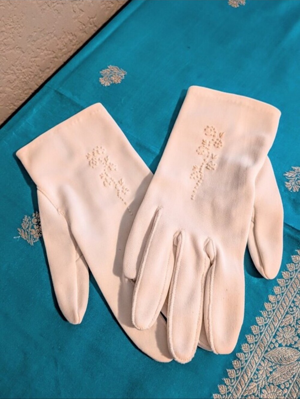 Vintage Classic Women's White Embroidered Dress Gloves